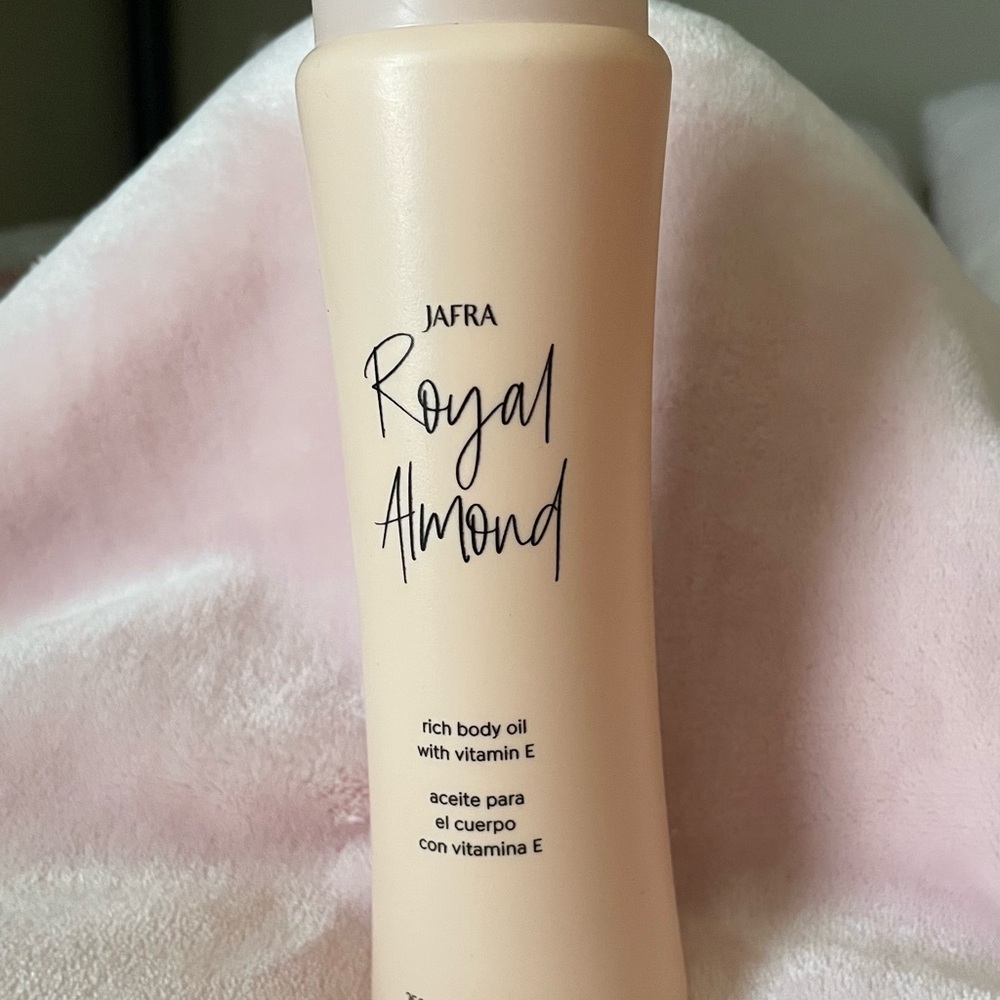 Jafra Royal Almond Rich Body Oil with Vitamin E - Cream